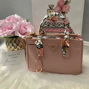 SALE!!✨Authentic Prada Saffiano Lux✨